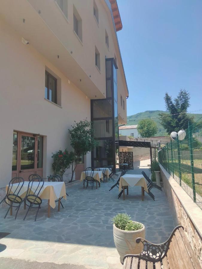 Hotel Ristorante Caligiuri Decollatura Exteriör bild